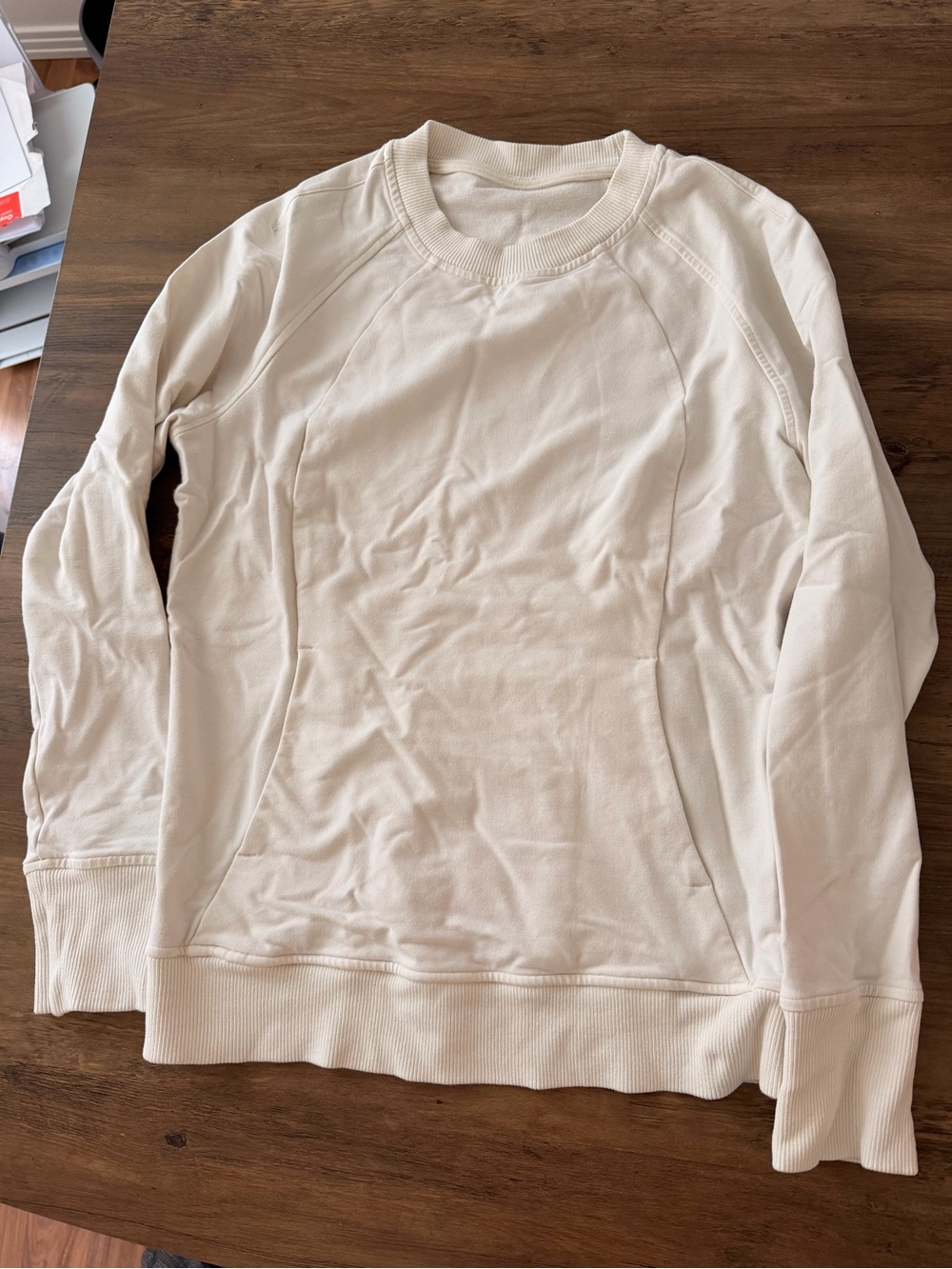Lulu size 4 crewneck with pockets